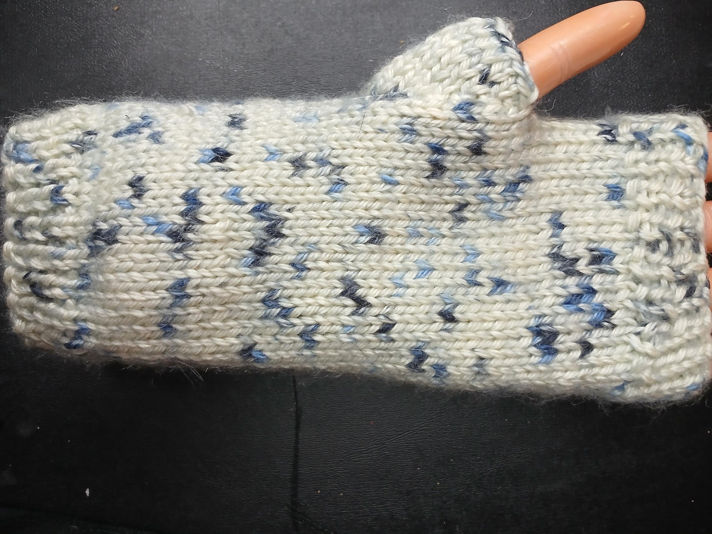 Scallop Fingerless Gloves Knitting Pattern
