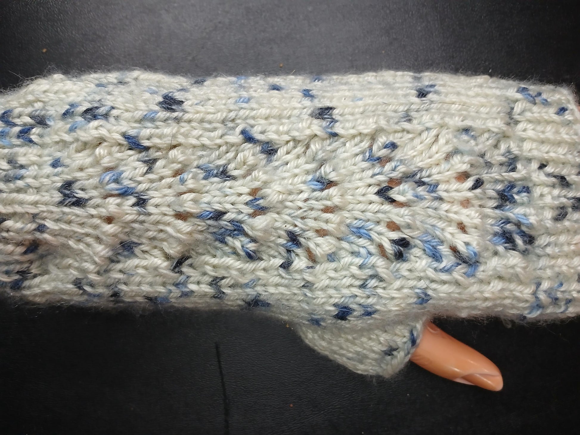 Scallop Fingerless Gloves Knitting Pattern