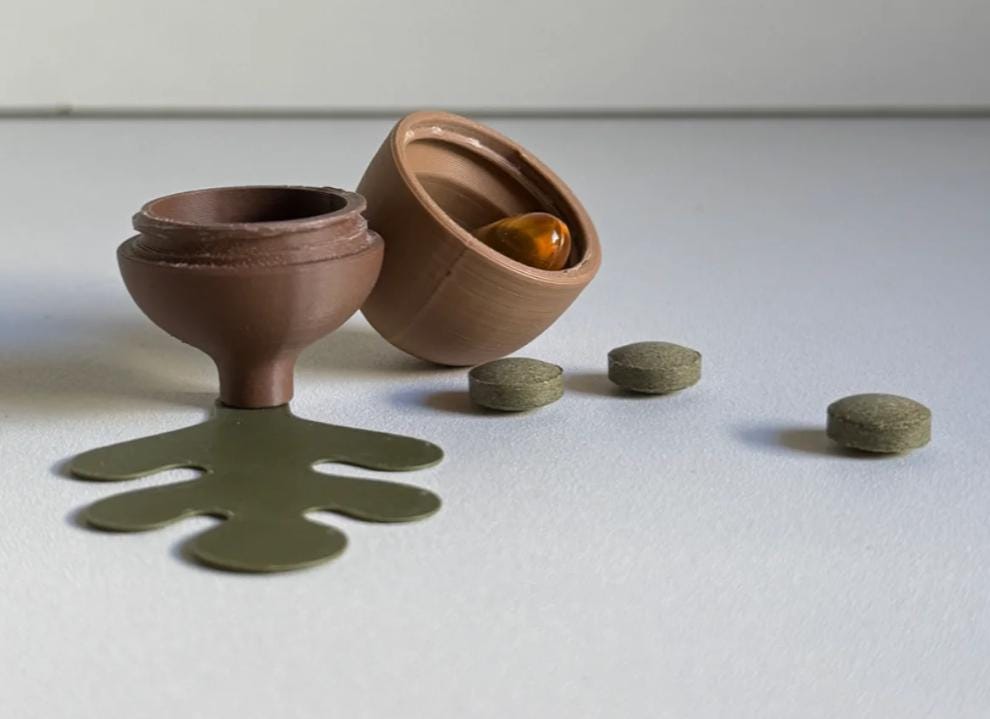 Oak Acorn Flower Pill Organizer | 3D Printed Weekly Medication Box | Magnetic Bloom Flowers