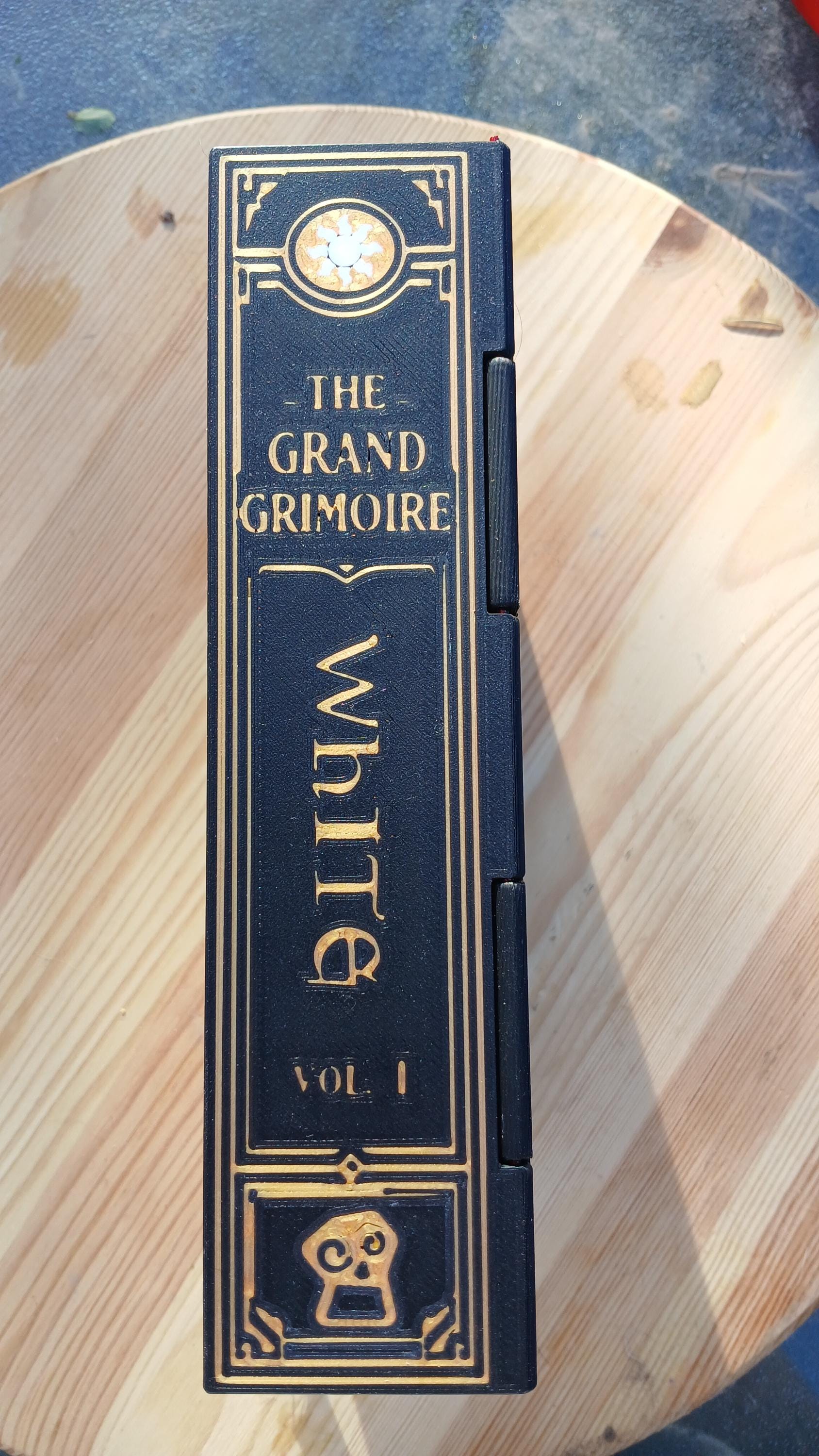 Deck Box Book | Grand Grimoire Vol I White | Magic The Gathering Commander
