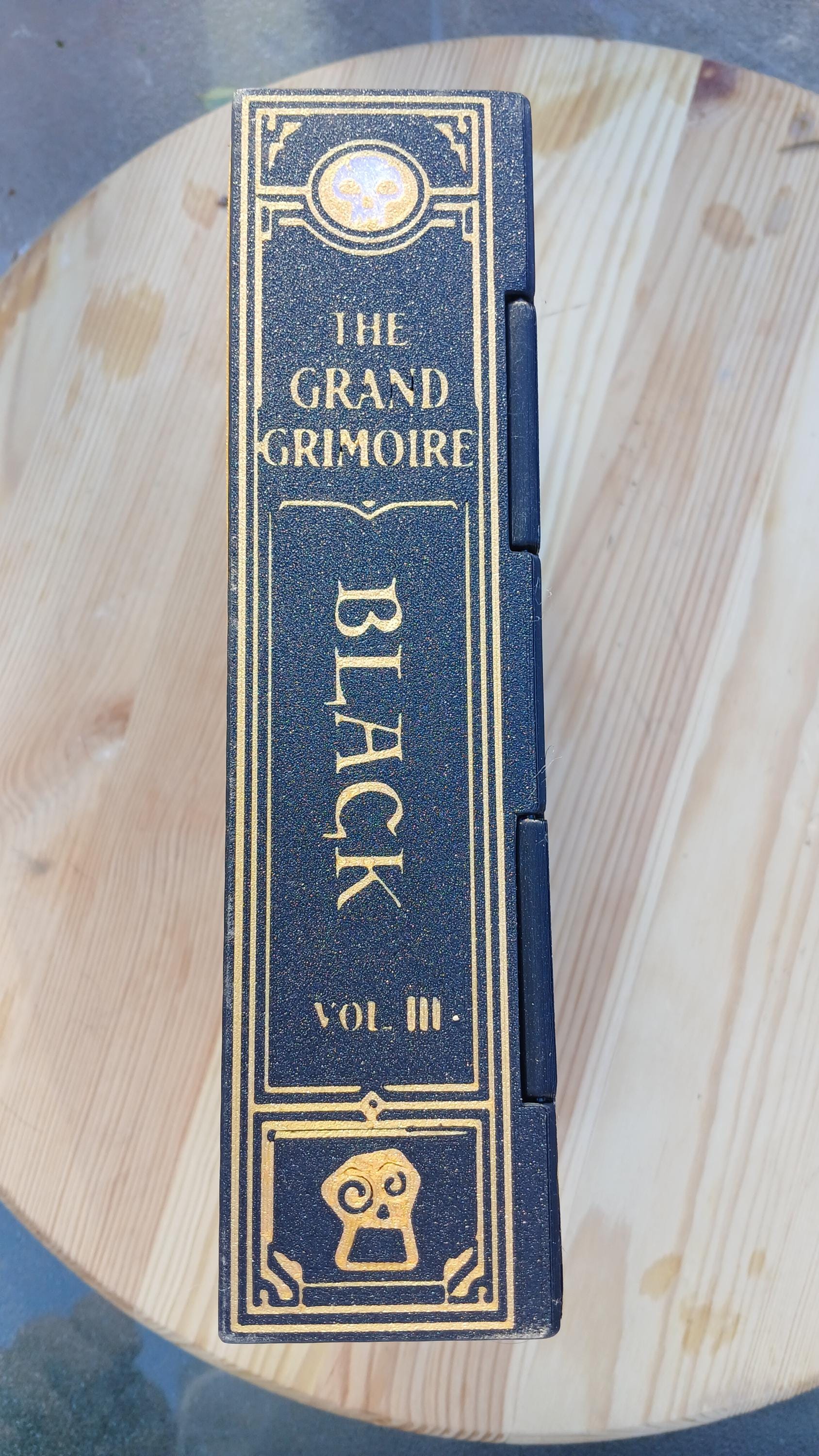 Deck Box Book | Grand Grimoire Vol III Black | Magic The Gathering Commander