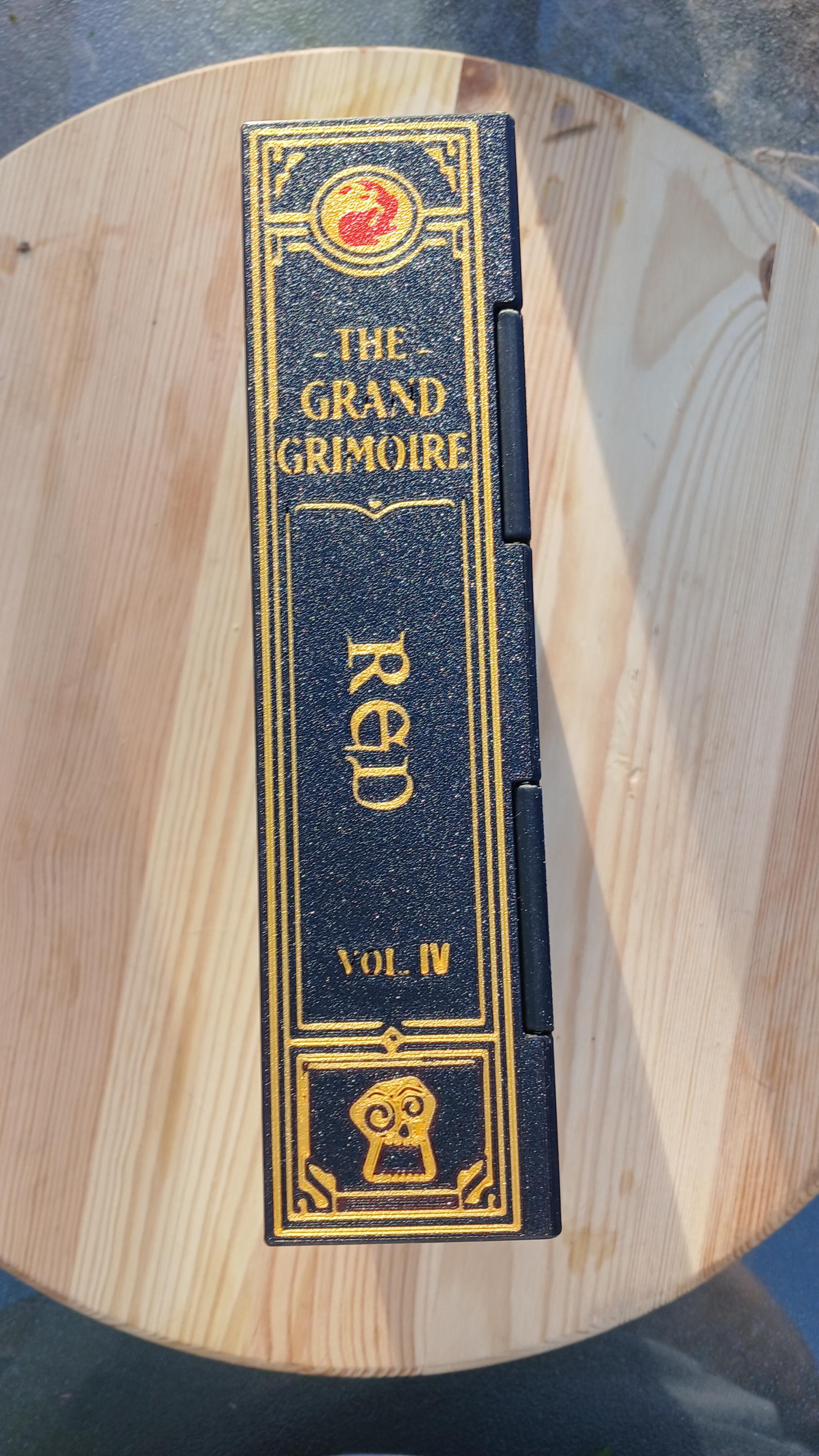 Deck Box Book | Grand Grimoire Vol IV Red | Magic The Gathering Commander